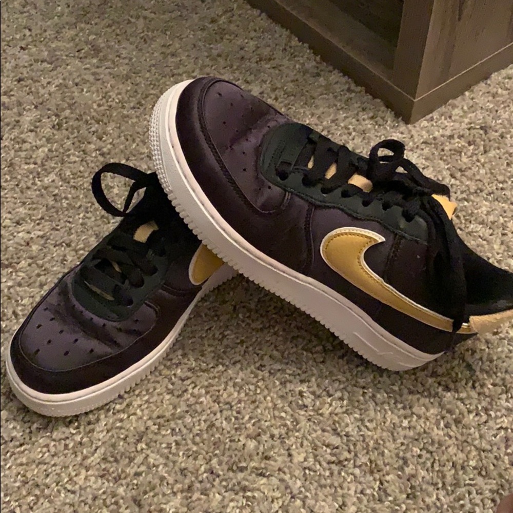 **SOLD**Woman’s Air Force 1s